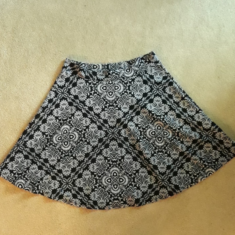Super cute full skirt